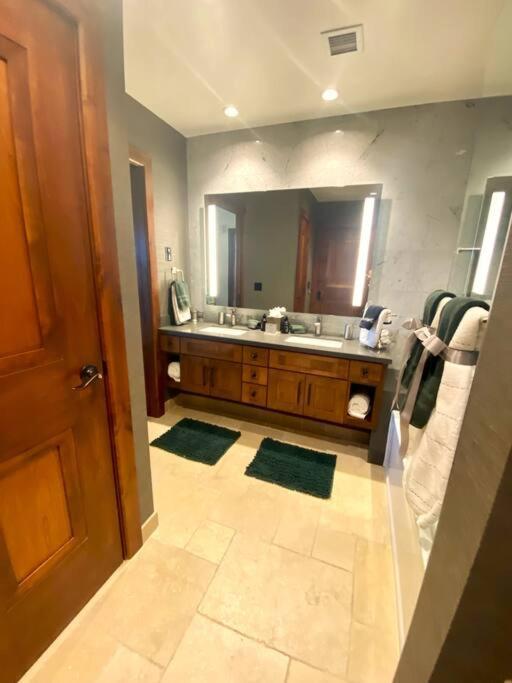 Ski In/Out - Zalanta - Great Location- 2 Hot Tubs - Heated Pool サウス・レイクタホ エクステリア 写真