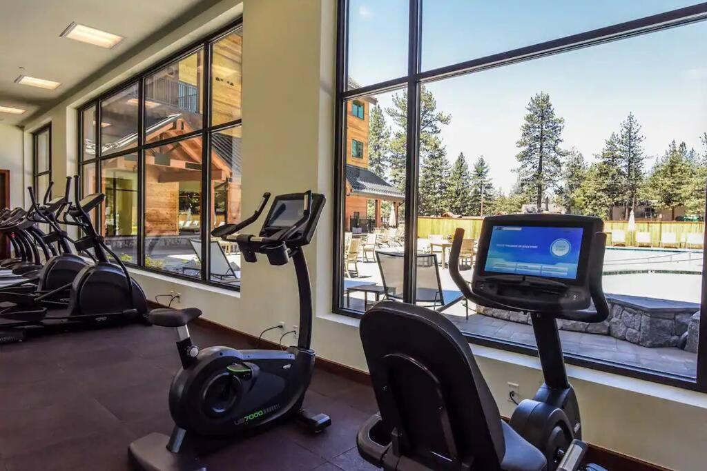 Ski In/Out - Zalanta - Great Location- 2 Hot Tubs - Heated Pool サウス・レイクタホ エクステリア 写真